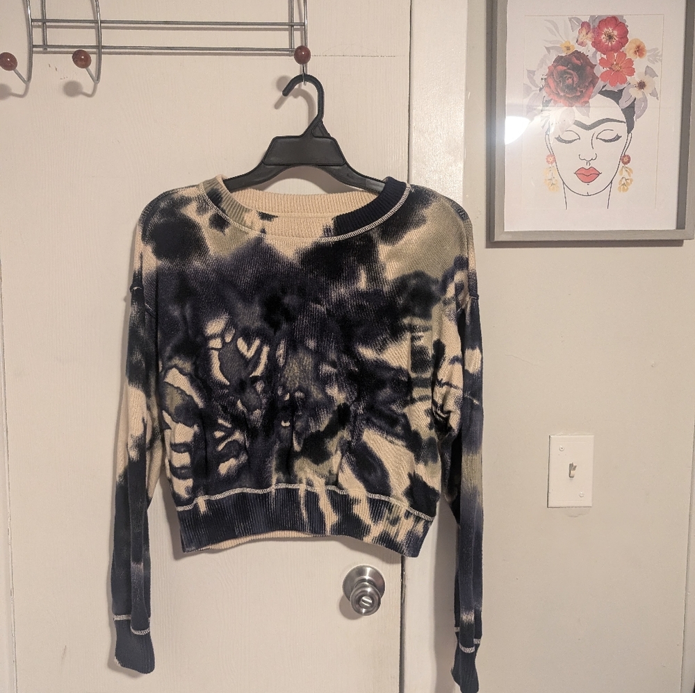 sweater - Picture 2 of 3